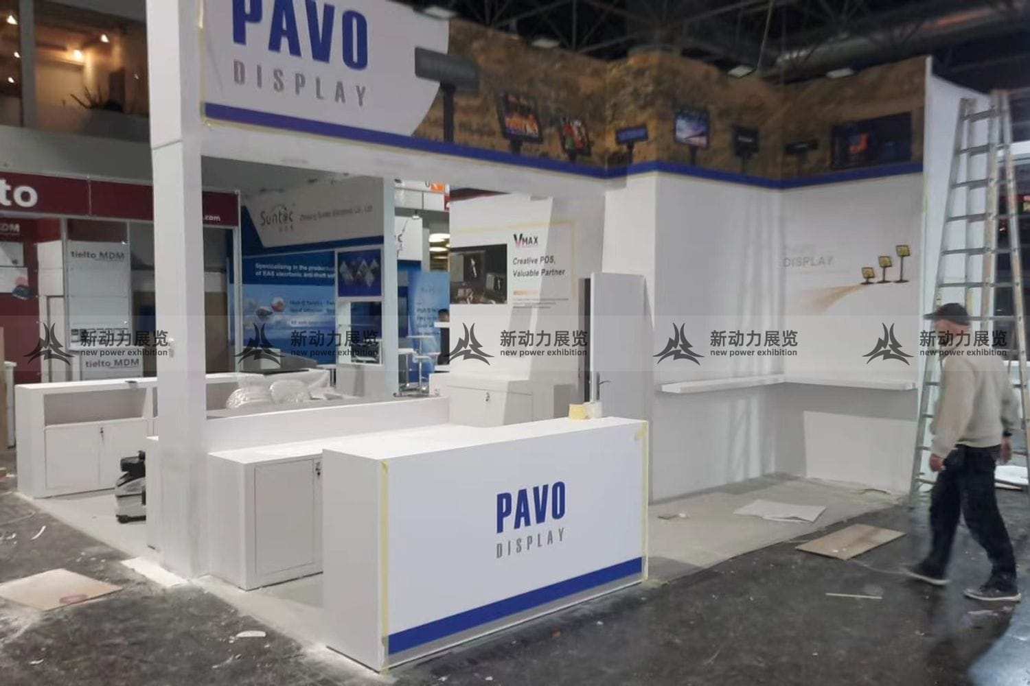 德国杜塞尔多夫零售商超展-PAVO DISPLAY 