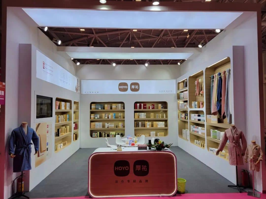 深圳展示展台设计搭建_展览会不再是摆摊推销卖货,它不应再孤立地展示个别的产品,而(图1)